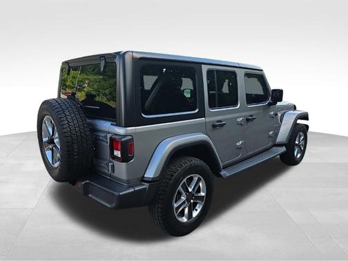 Billet Silver Metallic Clearcoat 2018 Jeep Wrangler Unlimited Sahara