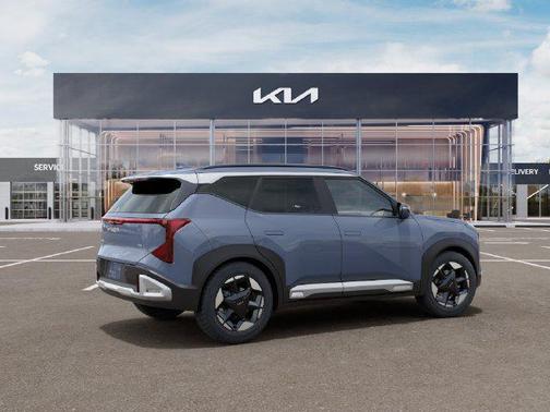 Pale Gray 2027 Kia Seltos EX