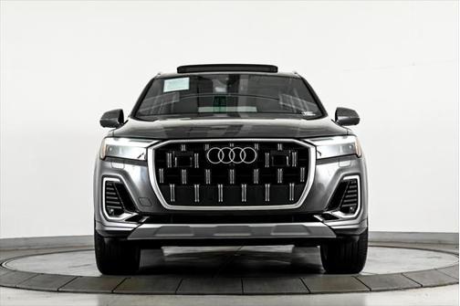 2025 Audi Q7 55 Premium Plus