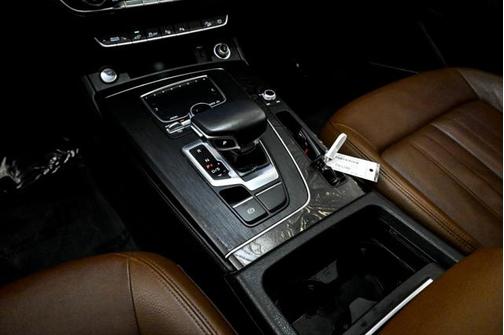2020 Audi Q5 Prestige w/ 20s & CWP