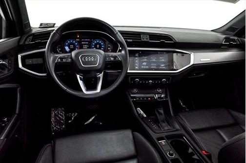 2022 Audi Q3 45 S line Premium