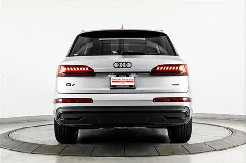 2022 Audi Q7 45 Premium Plus