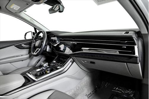 2022 Audi Q7 45 Premium Plus
