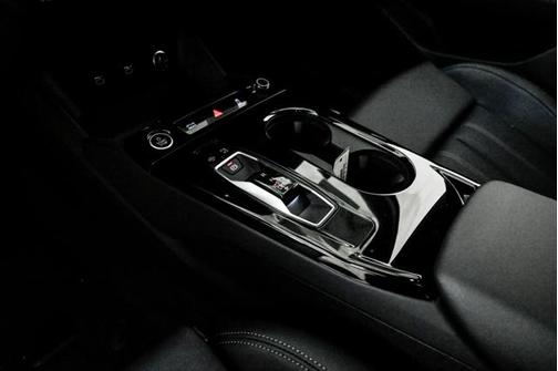 2025 Audi Q6 e-tron Premium Plus quattro