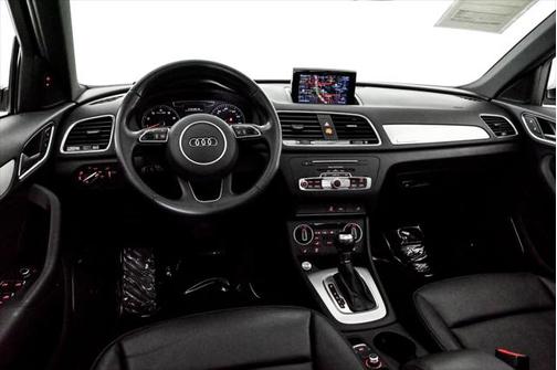 2018 Audi Q3 Sport Premium Plus/ Technology/ 19s