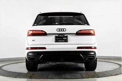 2025 Audi Q7 45 Premium Plus