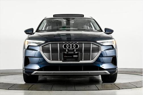 2022 Audi e-tron Premium Plus