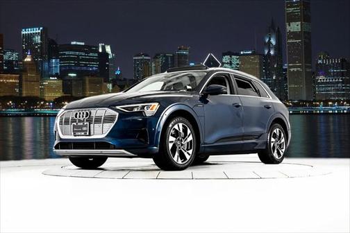 2022 Audi e-tron Premium Plus