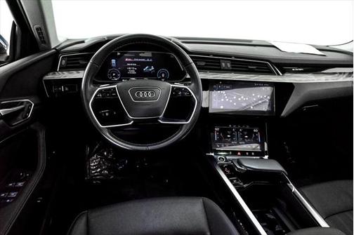 2022 Audi e-tron Premium Plus