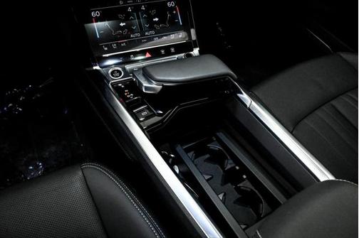 2022 Audi e-tron Premium Plus