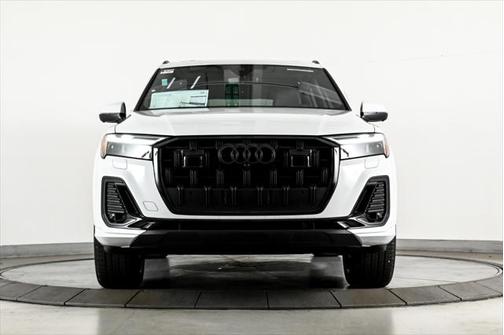 2025 Audi Q7 45 Premium Plus
