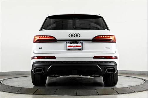 2025 Audi Q7 45 Premium Plus