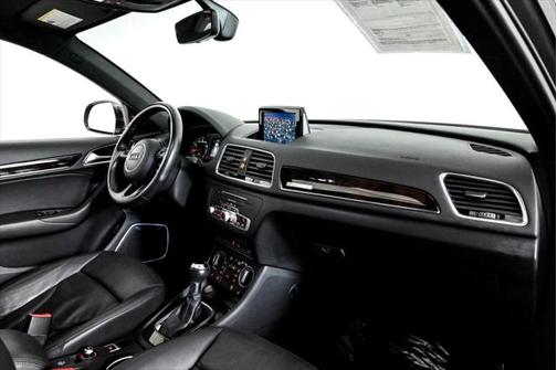 2018 Audi Q3 Sport Premium Plus/ Navigation and Telematics