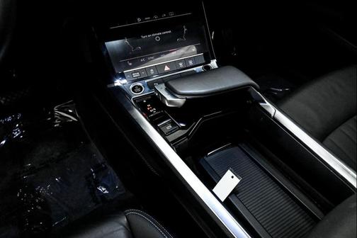 2022 Audi e-tron Premium Plus