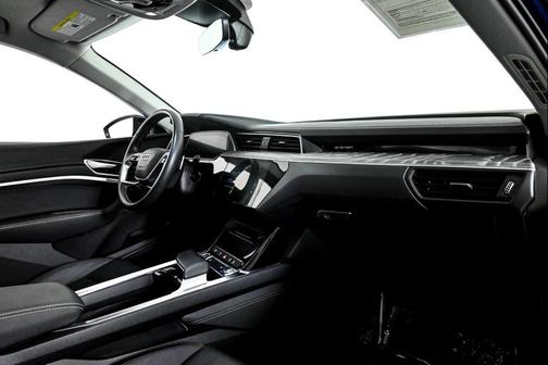 2022 Audi e-tron Premium Plus