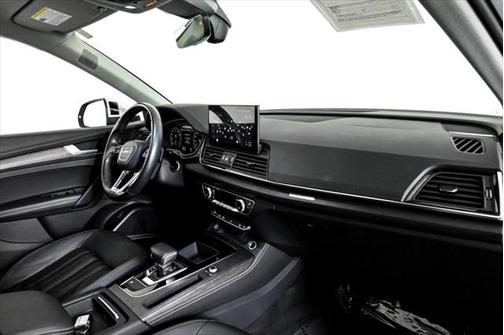 2022 Audi Q5 45 S line Premium Plus