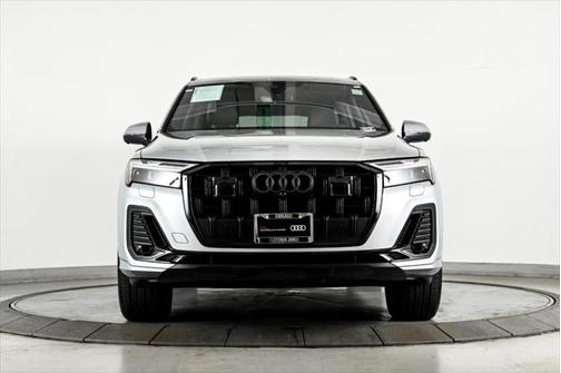 2025 Audi Q7 45 Premium Plus