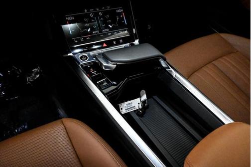 2022 Audi e-tron Premium Plus