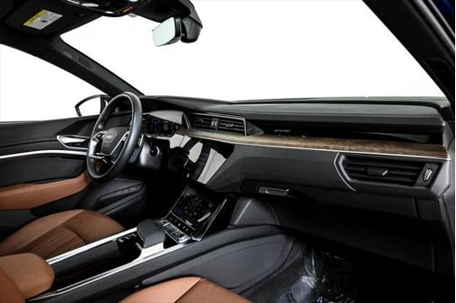 2022 Audi e-tron Premium Plus
