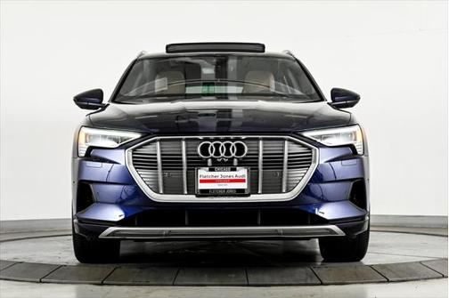 2022 Audi e-tron Premium Plus