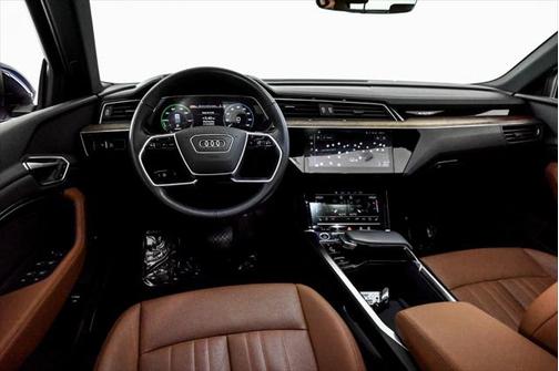2022 Audi e-tron Premium Plus