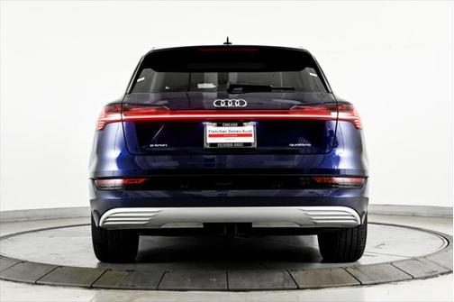 2022 Audi e-tron Premium Plus