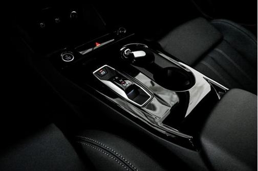 2025 Audi Q6 e-tron Premium Plus quattro
