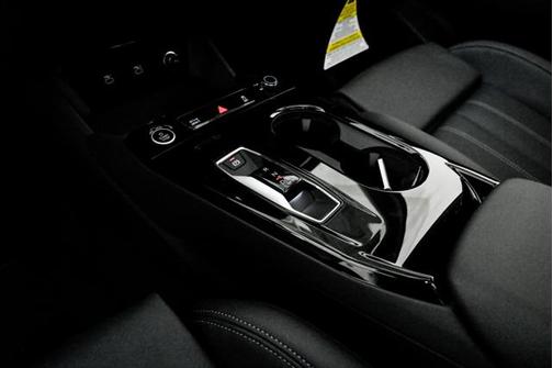 2025 Audi Q6 e-tron Premium Plus quattro