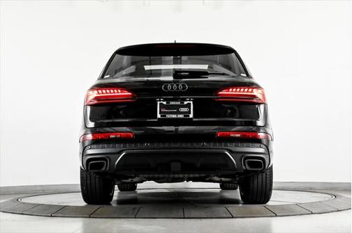 2025 Audi Q7 55 Premium Plus