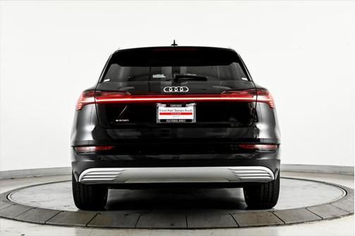 2019 Audi e-tron Prestige