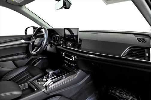2022 Audi Q5 45 S line Premium Plus