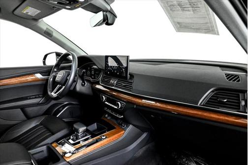 2022 Audi Q5 45 S line Premium Plus