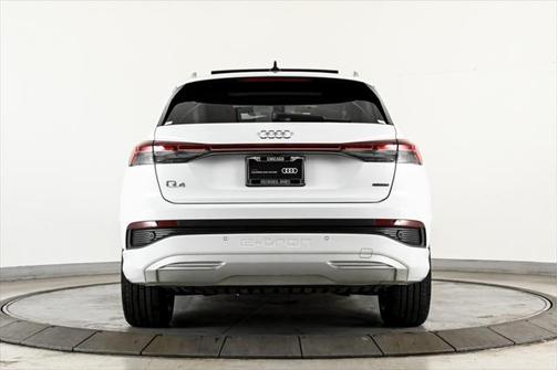2022 Audi e-tron Premium Plus