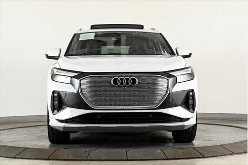 2022 Audi e-tron Premium Plus