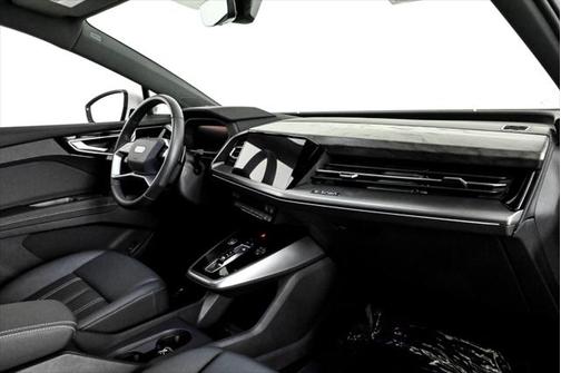 2022 Audi e-tron Premium Plus
