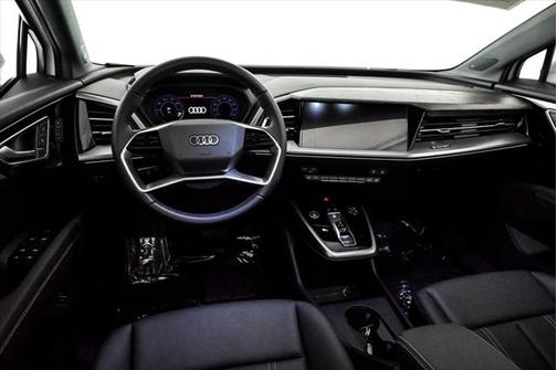 2022 Audi e-tron Premium Plus