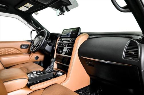 2024 INFINITI QX80 SENSORY/ Dark Chrome Pack