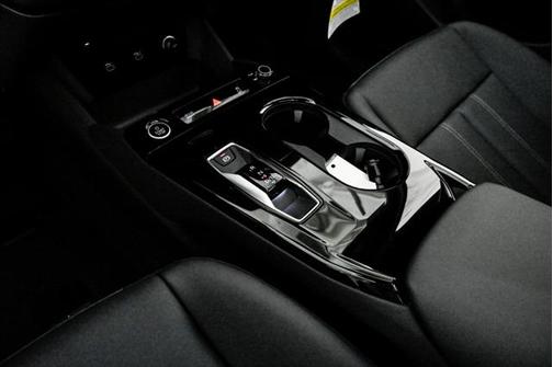 2025 Audi Q6 e-tron Premium Plus quattro