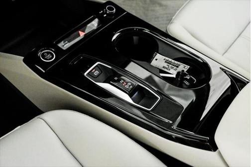 2025 Audi Q6 e-tron Premium Plus quattro