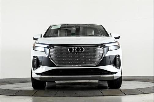 2022 Audi e-tron Premium Plus