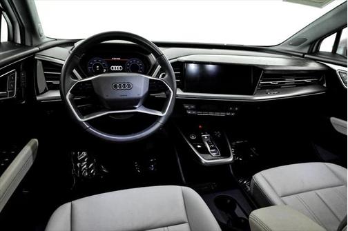 2022 Audi e-tron Premium Plus