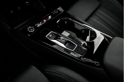 2025 Audi Q6 e-tron Premium Plus quattro