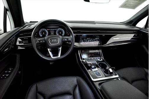 2025 Audi Q7 45 Premium Plus