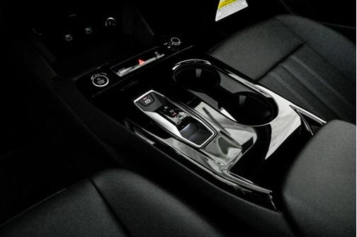 2025 Audi Q6 e-tron Premium quattro