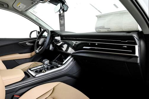 2025 Audi Q7 55 Premium Plus
