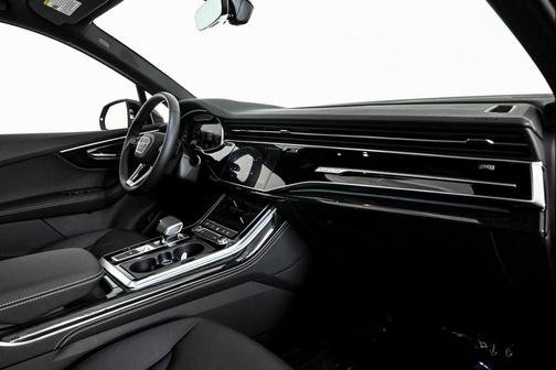 2025 Audi Q7 45 Premium Plus
