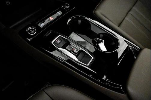 2025 Audi Q6 e-tron Premium Plus quattro