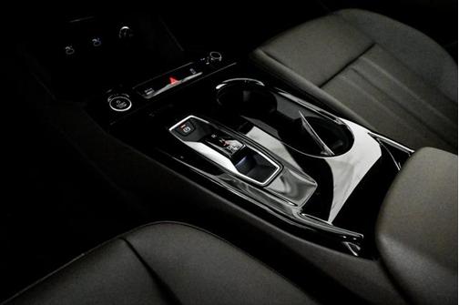 2025 Audi Q6 e-tron Premium quattro