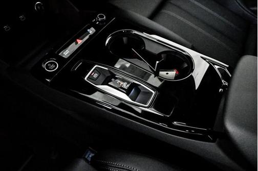 2025 Audi Q6 e-tron Premium Plus quattro