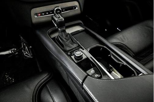 2022 Volvo XC90 T6 Inscription